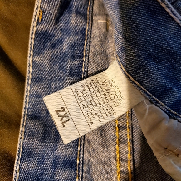 High rise denim shorts 2xl fits like 14/16 - Picture 2 of 2